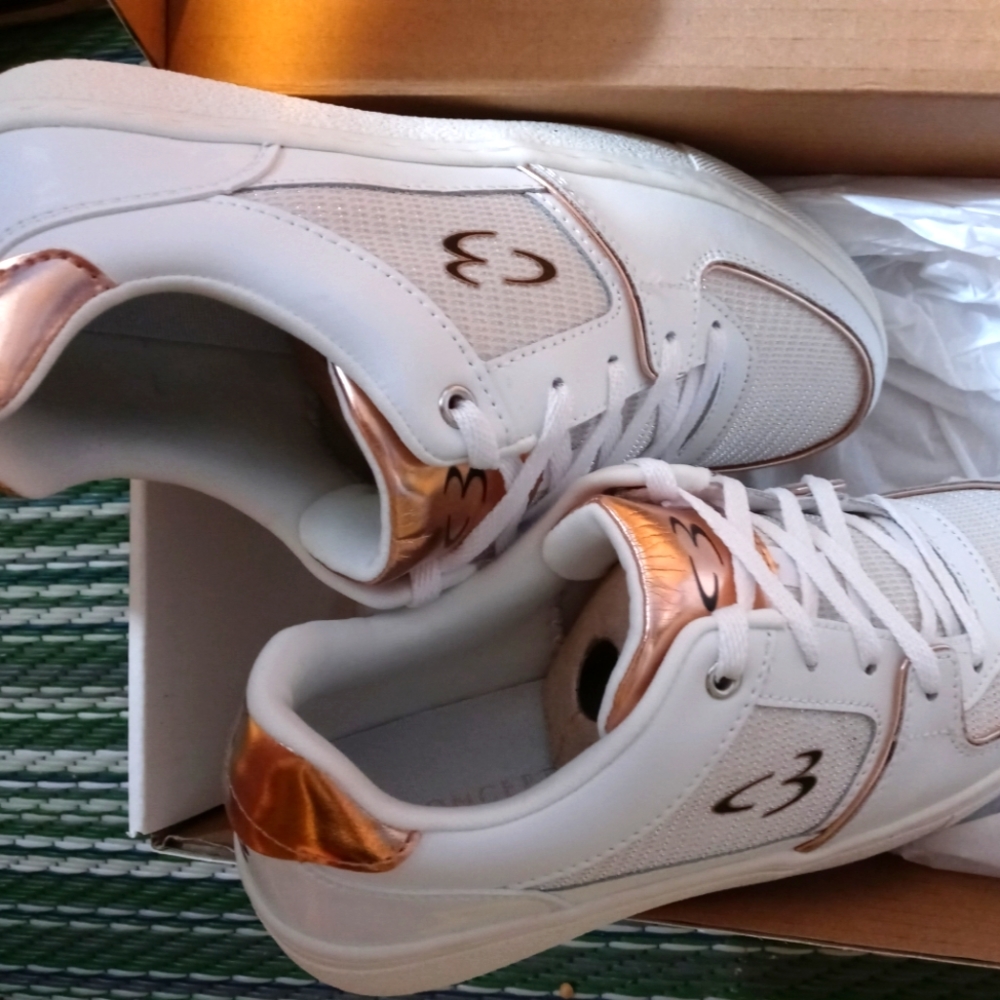 Ladies shoes